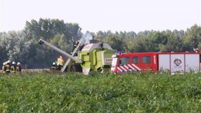 Foto van brand in landbouwvoertuig | Van Oost Media | www.vanoostmedia.nl