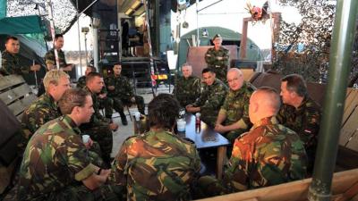 Militairen krijgen kerstbezoek van commandanten | Min. Defensie