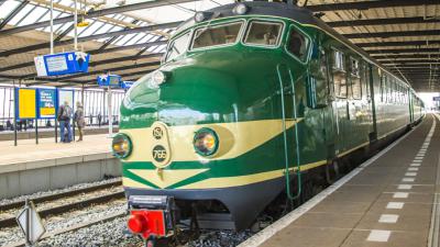 Historische treinen over de Hoekse Lijn
