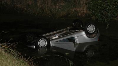 Foto van auto te water in Delfzijl | MV Blik op Nieuws