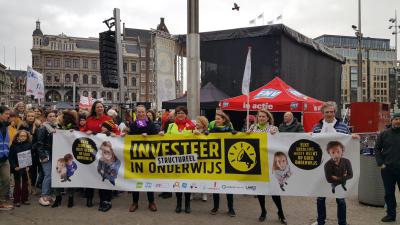 Leraren demonstreren op de Dam