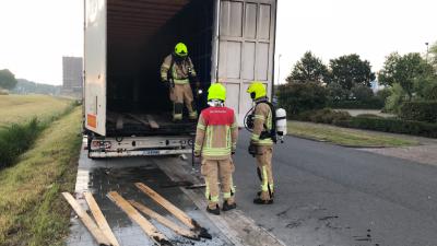 Vernielingen en trailer in brand gestoken 