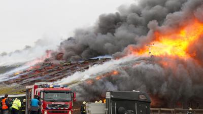 40.000 kippen komen om bij schuurbrand Veendam