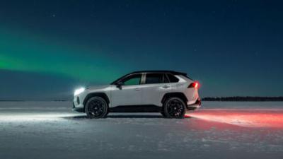 viert zijn dertigste verjaardag