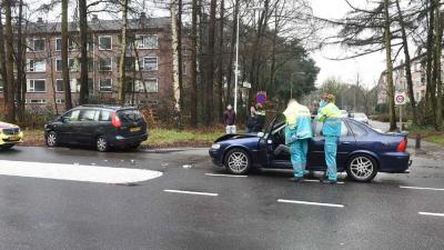 Veel schade na aanrijding twee auto's in Zeist 