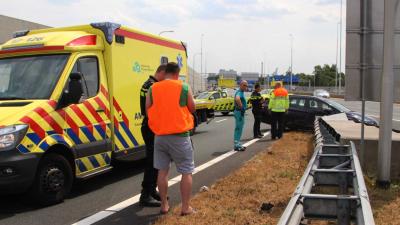 Auto knalt op rimob na aanrijding