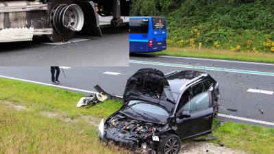 Drie voertuigen beschadigd bij aanrijding op N34