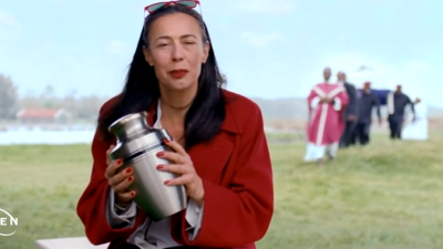 Adelheid Roosen wint Loden Leeuw als meest irritante BN&#039;er in een reclamespot