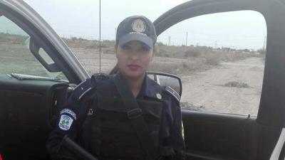 Agente geschorst om topless foto in uniform