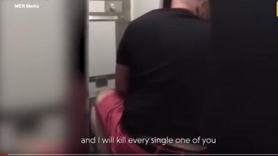 assagiers, overmeesteren, agressieve man, openen, nooddeuren