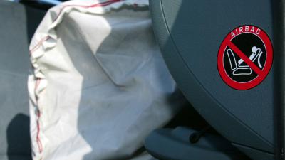 Dieven roven tientallen airbags uit auto&#039;s in Veenendaal