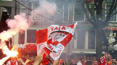 Foto van Ajax-supporters op Leidseplein | BON