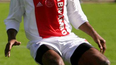 Justin Kluivert (16) tekent eerste profcontract bij Ajax