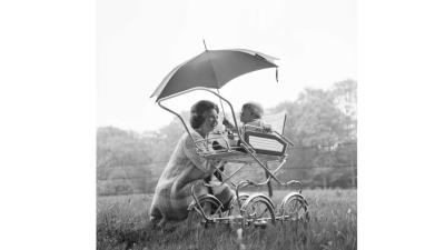 Onze Koning toen hij nog in de kinderwagen zat