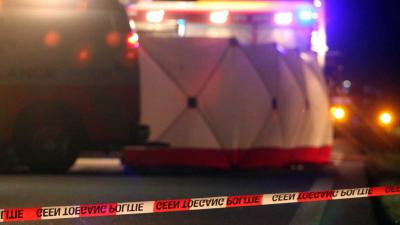 Auto rijdt op Rimob op A58, twee gewonden