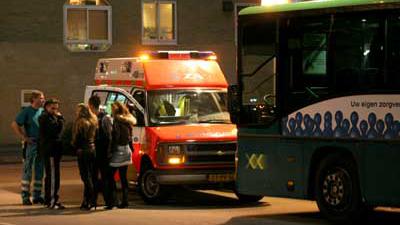 Fot ovan ambulance bij bus op station | Archief EHF