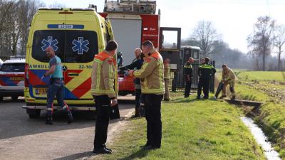 ambulance-brandweer-sloot-rolstoel