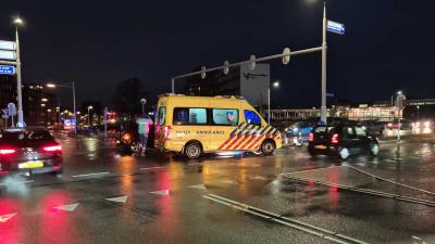 ambulance-kruising-donker