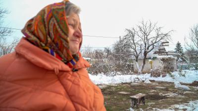 Oekraïense vrouw in de sneeuw
