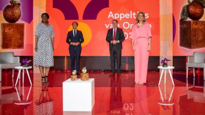 Uitreiking appeltjes van Oranje