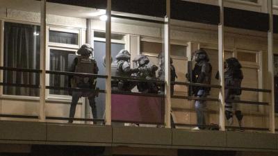 Arrestatieteam valt woning binnen