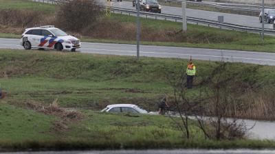 auto-water-oprit-politie