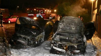 Twee auto’s verwoest door brand in Boxtel