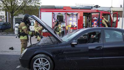 Brand onder de motorkap