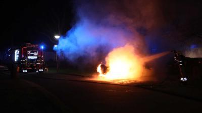 Personenauto volledig uitgebrand in Schijndel: De brandweer werd in de nacht van dinsdag op woensdag rond 01.30 uur gealarmeerd voor een autobrand aan de Wort in Schijndel.