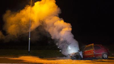 Auto op A50 in vlammen op bij Son en Breugel
