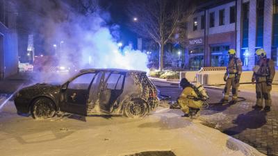 Auto in vlammen op in Schiedam