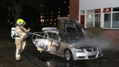 Auto in vlammen op door brandstichting