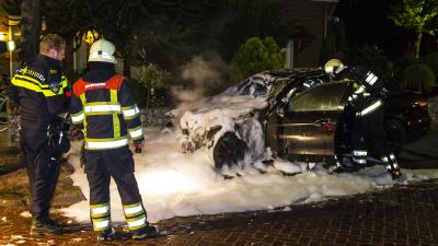 Bewoners opgeschrikt door autobrand in Sint-Michielsgestel