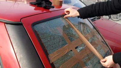 Zeker vijftien auto's in Hulst-centrum vernield