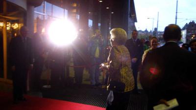 Galavoorstelling 50 jaar De Nationale Opera door prinses Beatrix bijgewoond