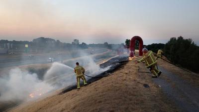 bermbrand-kunstwerk-snelweg
