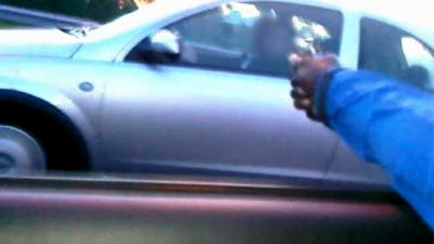 Politie geeft beelden vrij beschieting auto A10