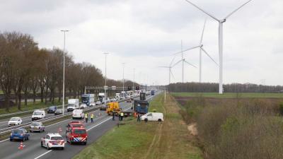 bestelbus-ongeval-snelweg