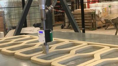 Betonprinter begonnen met eerste brugdeel voor randweg bij Gemert