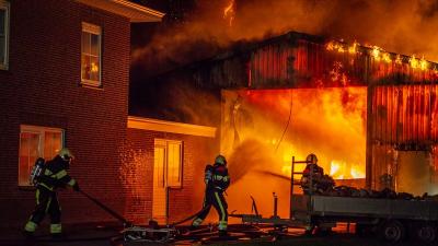 Loods verwoest door brand in Buitenpost