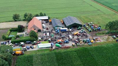 boerderij-luchtfoto-trekkers