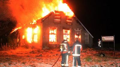 Boerderij in vlammen op in Hollandscheveld