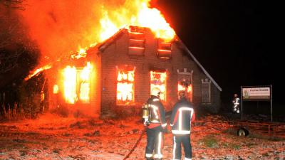 Boerderij in vlammen op in Hollandscheveld