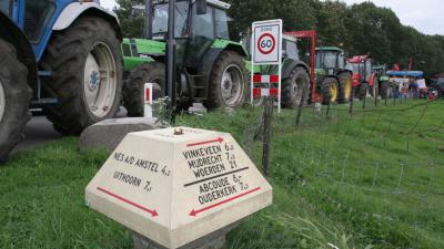 boeren, bouwers, actievoeren, op- en afritten, snelwegen, plan, minister schouten