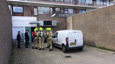 Brandweer blust brand in afzuigsysteem bij bedrijf in Vlaardingen