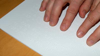 Blinde 'leest' braille