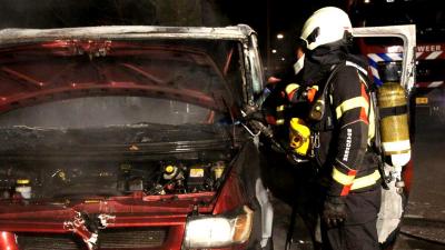 Busje in de brand bij Nieuw-Amsterdam