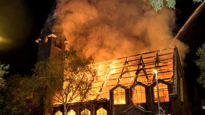 Complete kerk verwoest door zeer grote brand Rotterdam