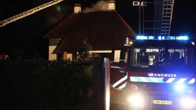 Foto van brand in rietgedekte woning | Willy Smits | www.112journaal.nl