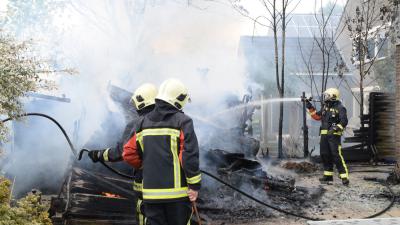 Schuur door brand verwoest in Hoogeveen